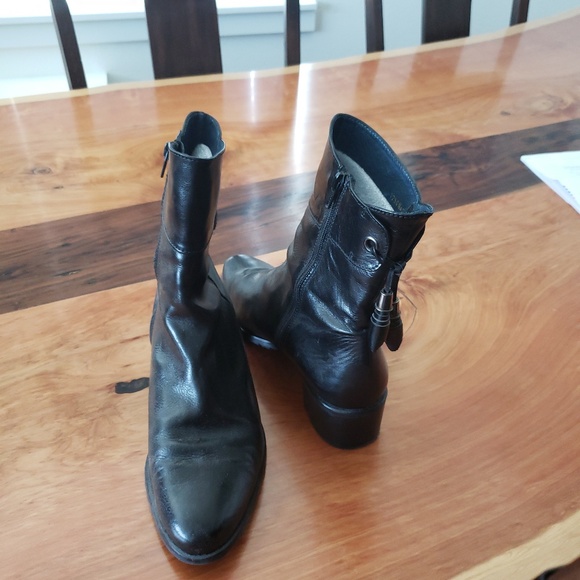 Boots - Picture 1 of 3